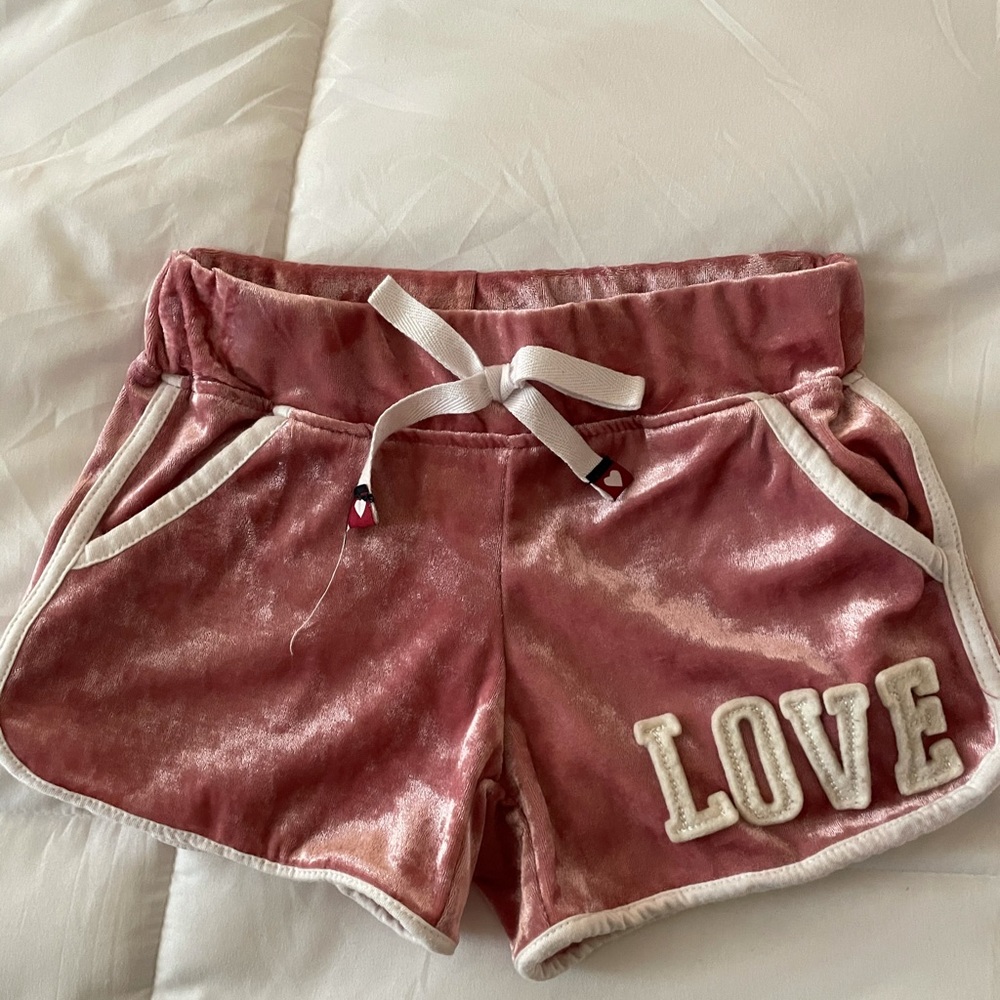 Girl’s velour dolphin shorts.
